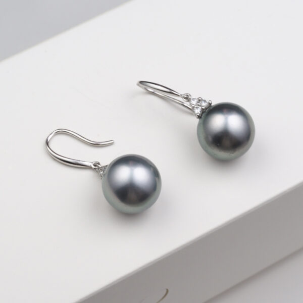 Elevate Your Collection with Customizable Tahitian Pearl Earrings