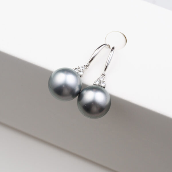 Elevate Your Collection with Customizable Tahitian Pearl Earrings