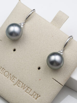 Elevate Your Collection with Customizable Tahitian Pearl Earrings